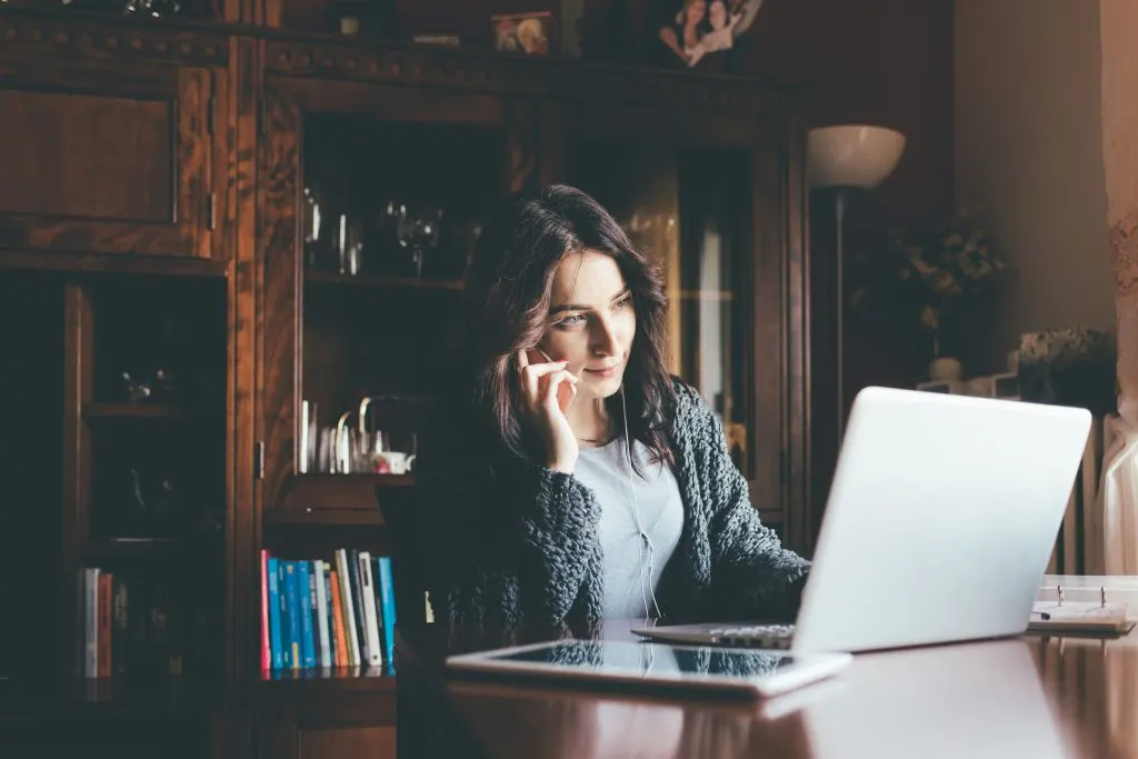 Travailler de chez soi : conseils et avantages pour le télétravail.