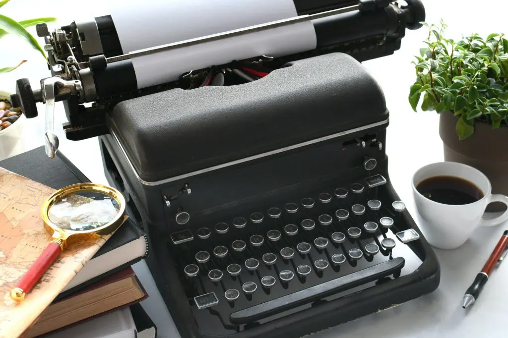 Ghostwriter : définition et rôle dans l’écriture – Waxoo.fr